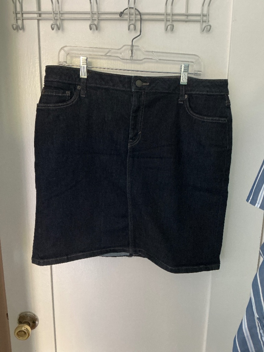 Amazon Essentials Women’s Size 16 Stretch Denim Skirt | Dark Wash | Classic Casu